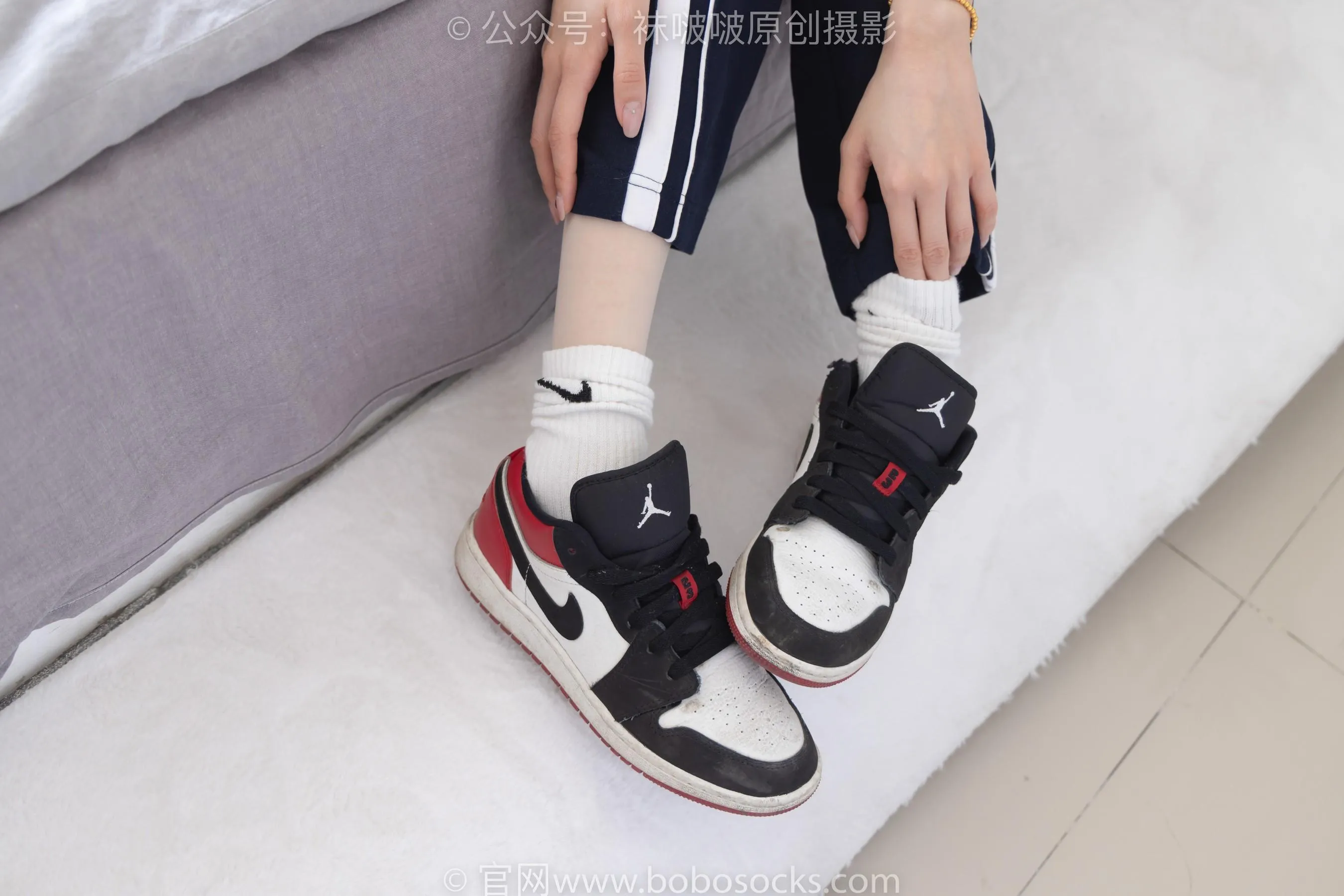 [BoBoSocks袜啵啵]NO.207 稚予-aj板鞋、白棉袜、油亮白丝、校服裤里丝 [87P]插图9